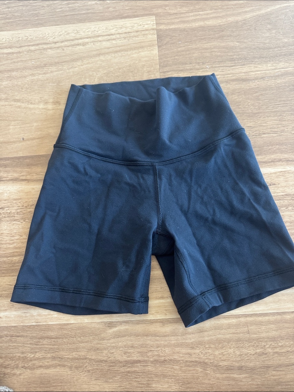 Aritzia TNAction Shorts size xs